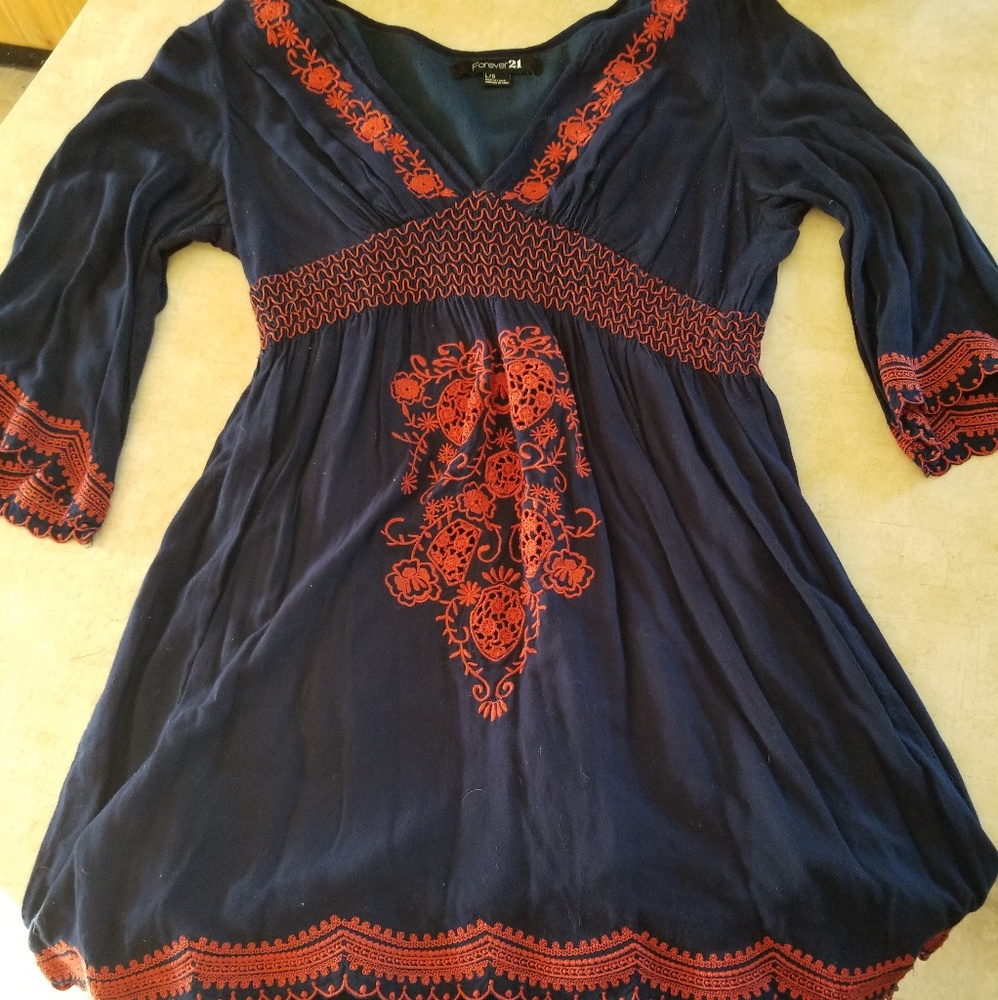 Half sleeve navy blue and orange v neck large